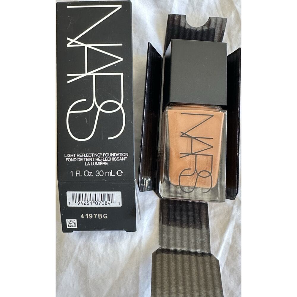 NARS Light Reflecting Liquid Foundation Medium-Deep 3.6 Belem 1 fl oz/30 mL